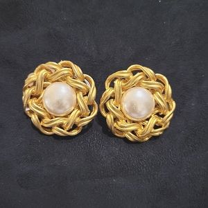 Vintage 90s Gold and Pearl Earrings